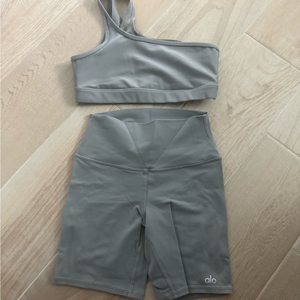ALO Yoga Gray Set - Shorts & Sports Bra